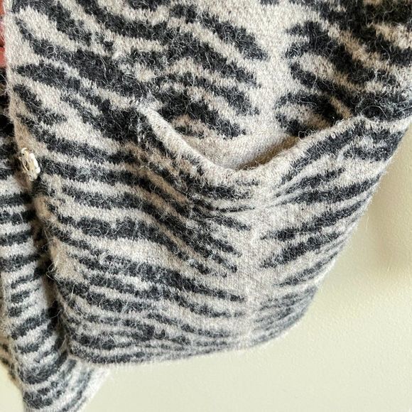 Wildfox Wool Alpaca Blend Avani Animal Print Oversized Cardigan Sweater Size M - Picture 6 of 9